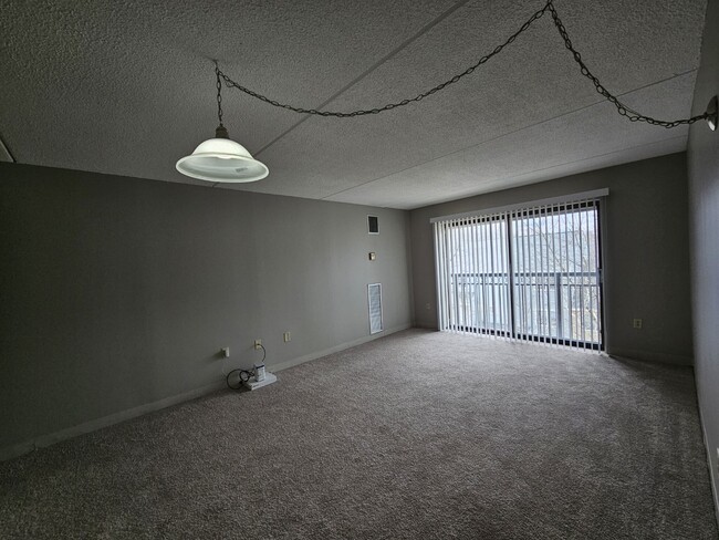 Photo - 25 S Point Dr Apartments Unit 404