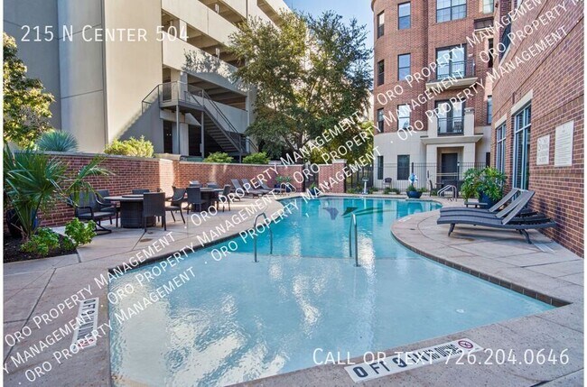 Photo - 215 Center St