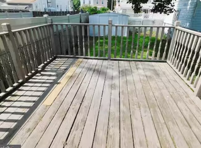 Photo - 229 Conover St