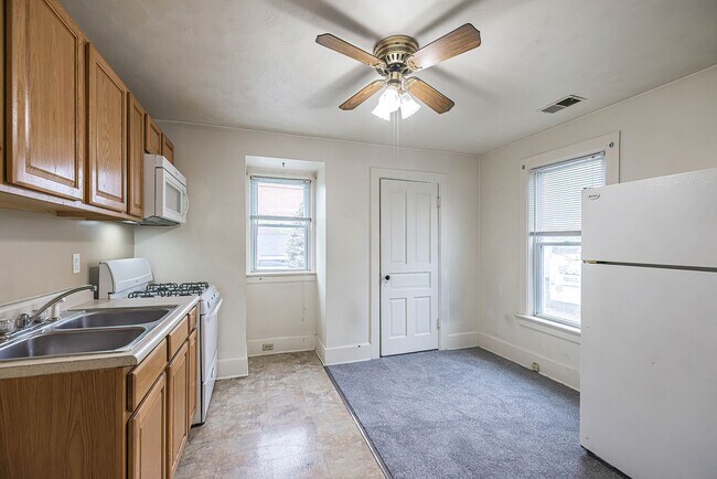 Photo - 735 W 26th St Unit APT 2