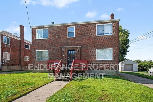 Building Photo - 629 Maple Dr Unit 4