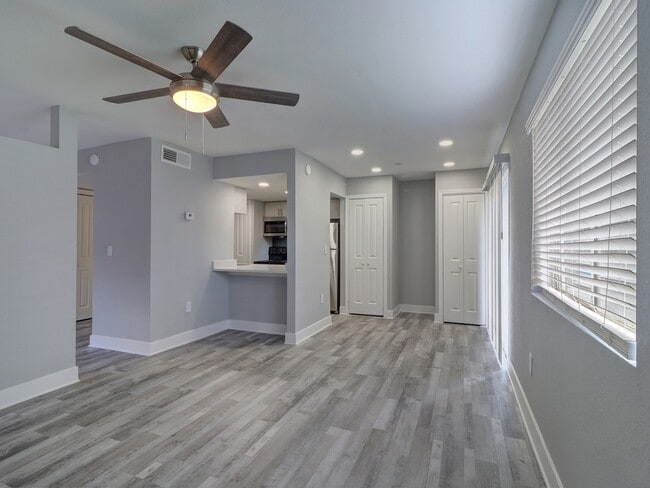 1x1 530 Square Feet Diamond