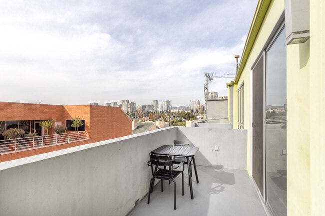 Photo - 10473 Santa Monica Blvd Unidad ID10571A