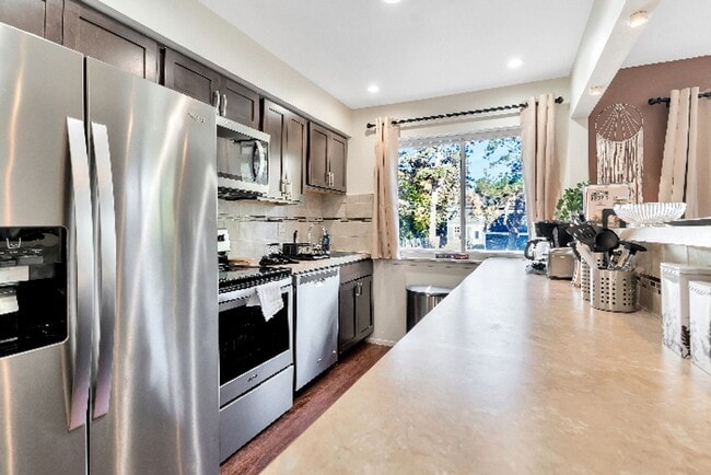 Photo - MARGO MANOR-1250 Unit 6