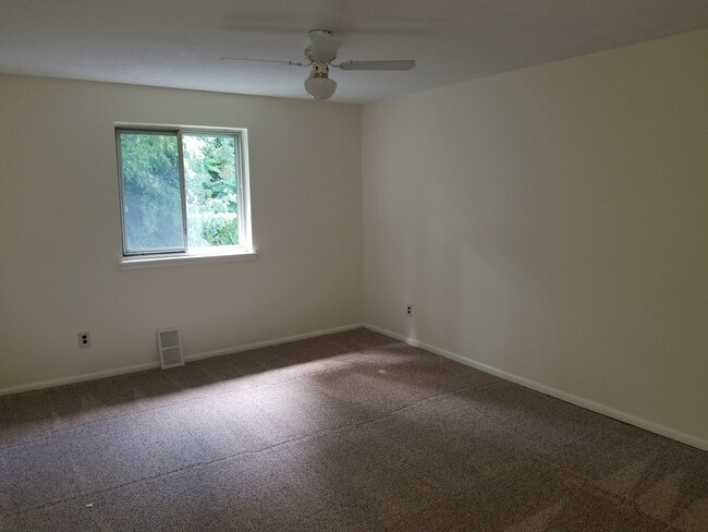 Bedroom - 7 Rockford Rd Unit E-25