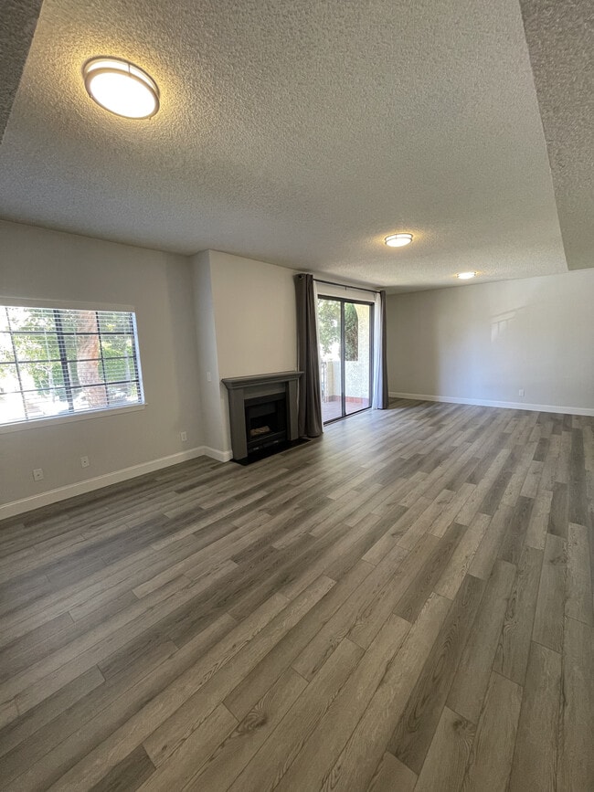 110- Living Space - Goshen Apartments Brentwood
