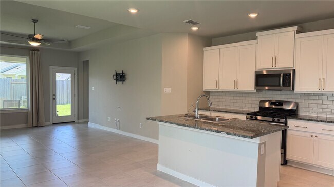 7215 Clearwater Cv Dr