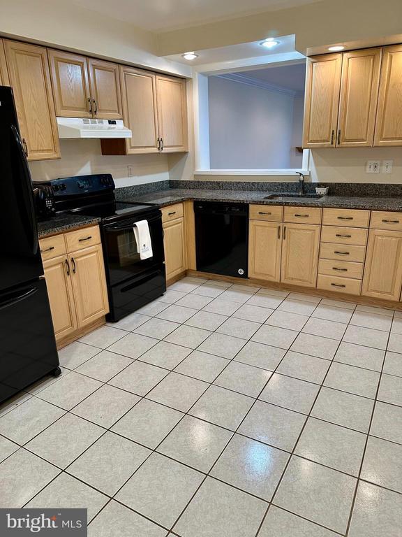 Photo - 1741 S Hayes St