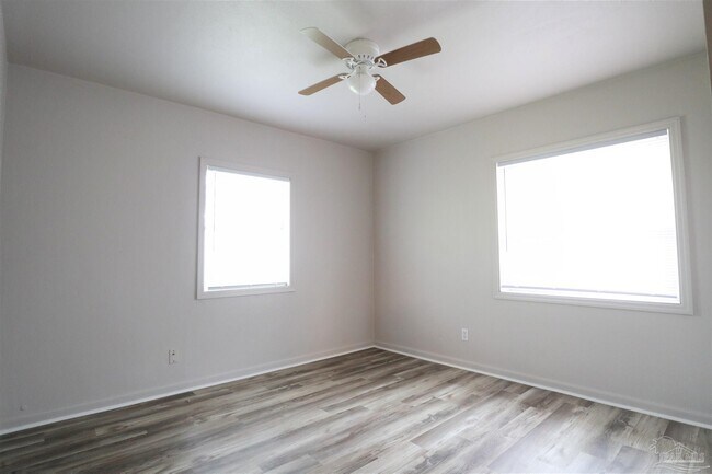 Photo - 527 Frisco Rd