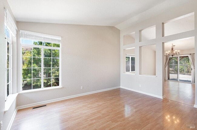 Photo - 943 Foothill Dr