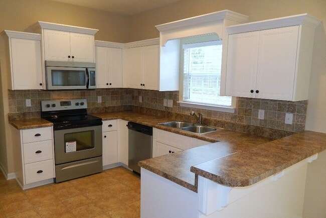 Photo - 899 Westlawn Dr