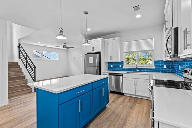 Photo - Dwell House Fall '25 Application Unidad 1