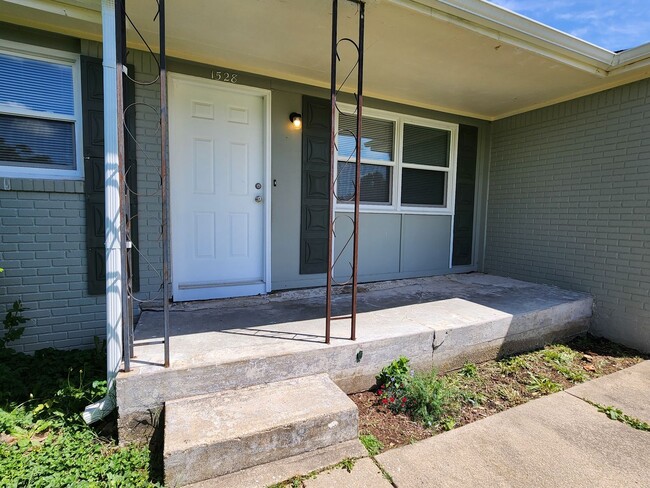 Photo - Spacious 3-Bedroom, 1-Bathroom Home AVAILABLE NOW!!