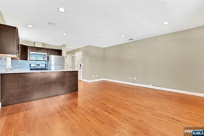 Photo - 210 Hackensack St Unidad C