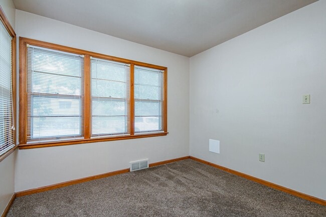 Photo - Great 5 Bedroom on East Side of Campus