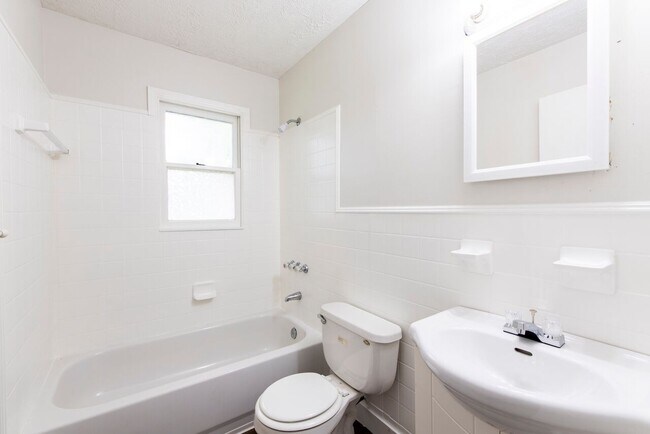 Photo - 3BR/1BA Home For Rent in Willow Creek Subdivision