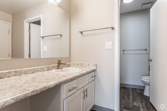 1BR, 1BA - 820SF
