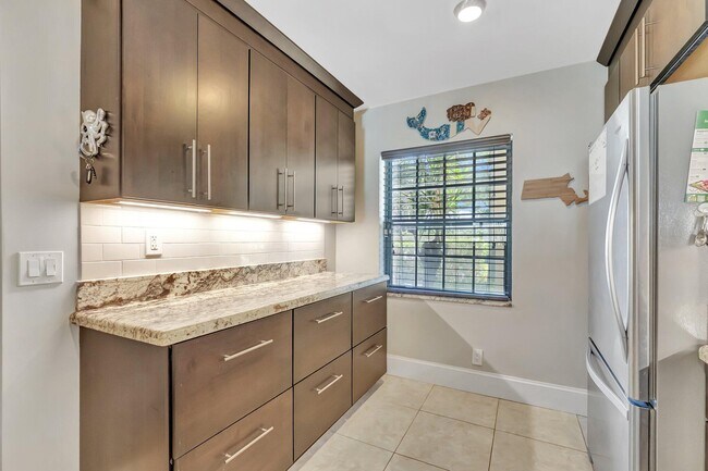 Photo - 701 Avenue L