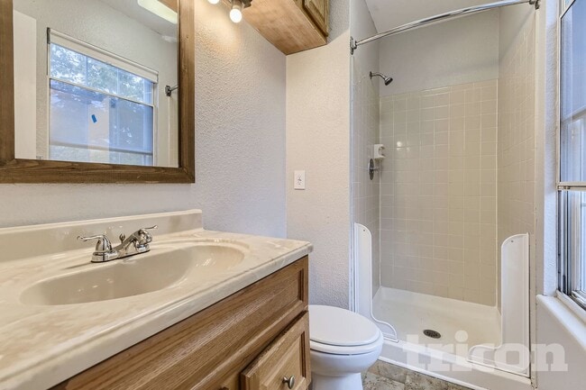 Photo - 19595 E Amherst Dr