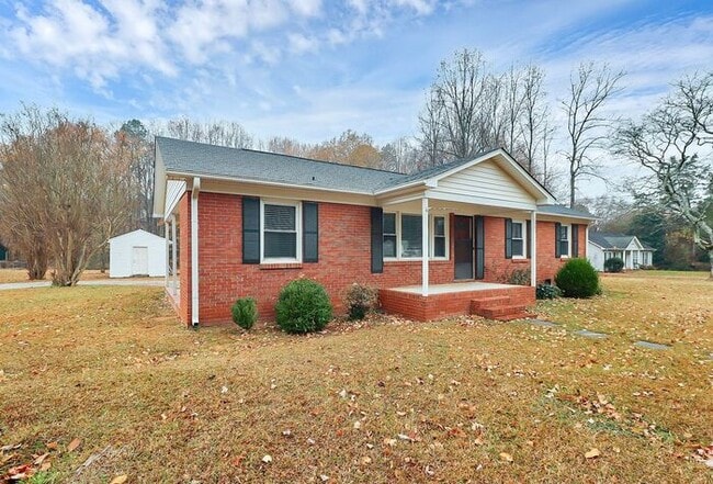 Photo - 3BD/1BA All Brick Ranch on One Acre!