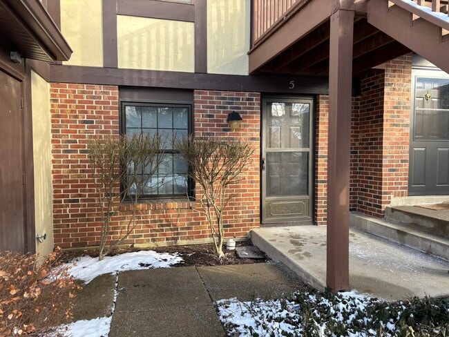 Photo - 367 Sandhurst Cir Unit 5