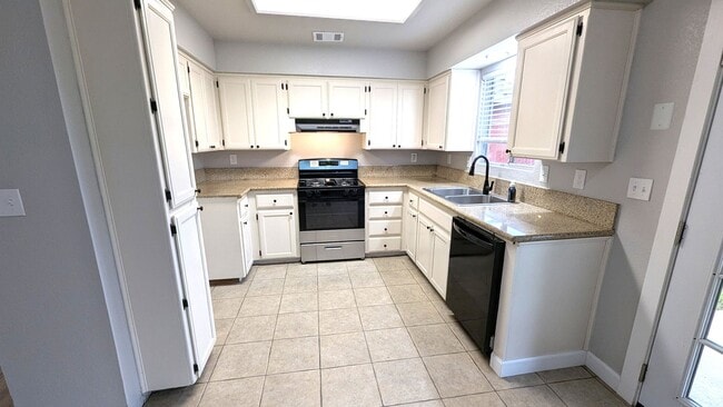 Photo - Beautiful 3 Bedroom 2 Bath Home