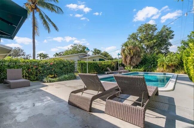 Building Photo - 601 SW 17th St Unit 1-4