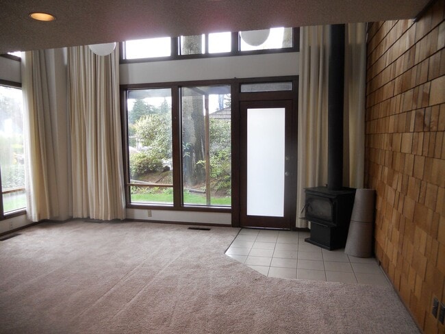 Photo - Bright & Stylish 2-Bedroom Townhouse in We... Unidad 1304