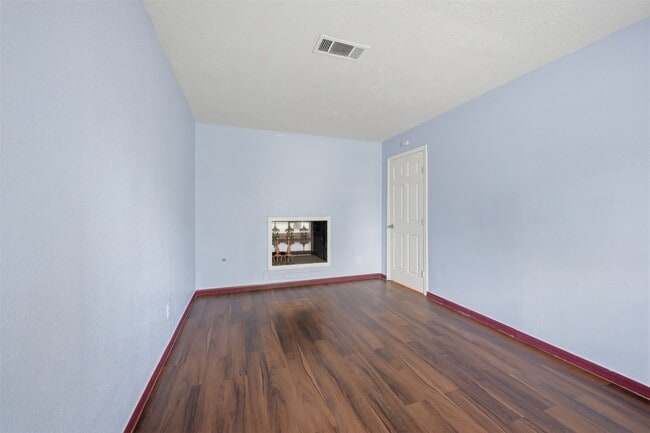 Photo - 7015 Pella Dr