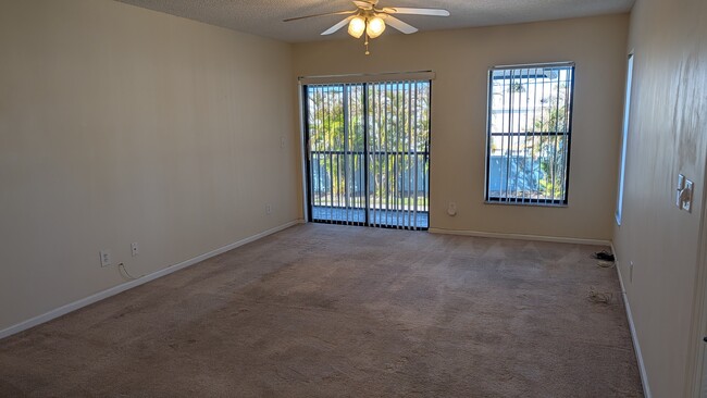 Living Room - 950 S Kanner Hwy Unit 808