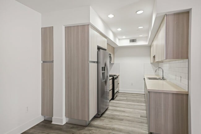 Photo - Hawthorn at Poinsettia by Wiseman