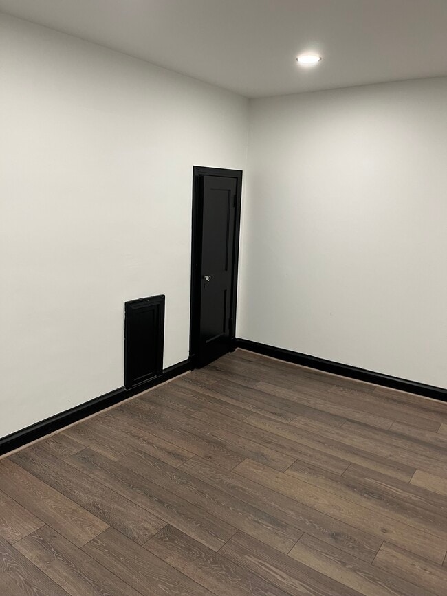 Photo - 1310 Staples St NE