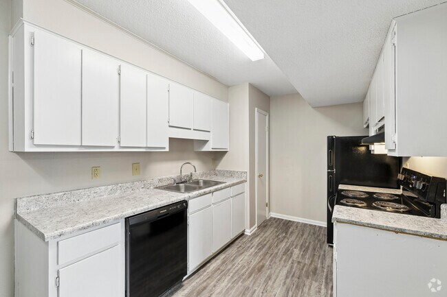2BR, 1BA - 900SF - Kitchen - The Reserve at 1508