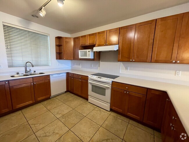 Building Photo - Opukea Two Bedroom/Two Bathroom with 2 Par... Unit B203 Rental