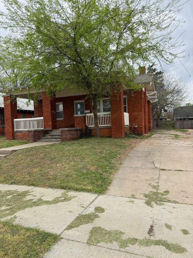 Photo - Spacious 3 Bed Near Downtown & OU Health + W/D Included & Driveway Parking