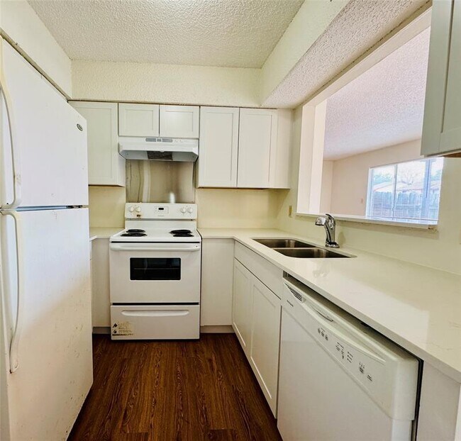 Photo - 8905 Parkfield Dr Unit 101