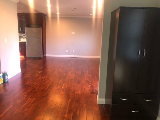 Photo - 1472 Hervey Ln Unidad B