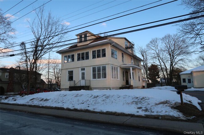 Building Photo - 716 Homestead Ave