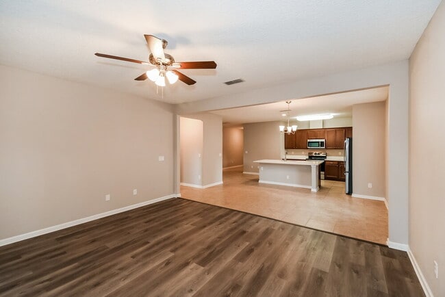 Photo - 2325 Creekfront Dr