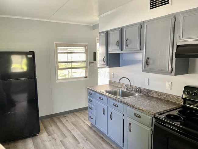 Photo - 484 S Hampton Rd