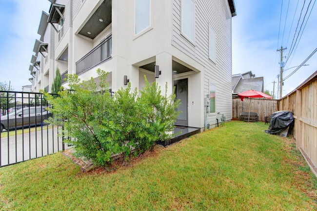 Photo - 608 Meadow St