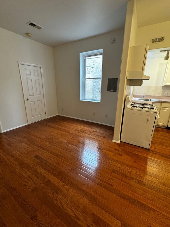 Photo - Queen Village - Fabric Row - 1  Bedroom 1 Bath Apartment Unidad #3R