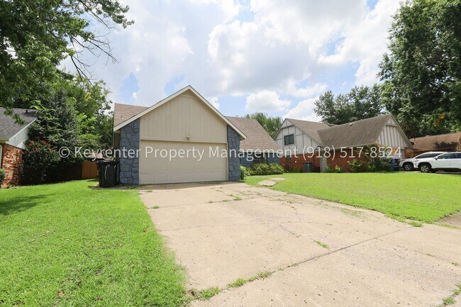 Photo - 4 Bed | 2 Bath in Broken Arrow!