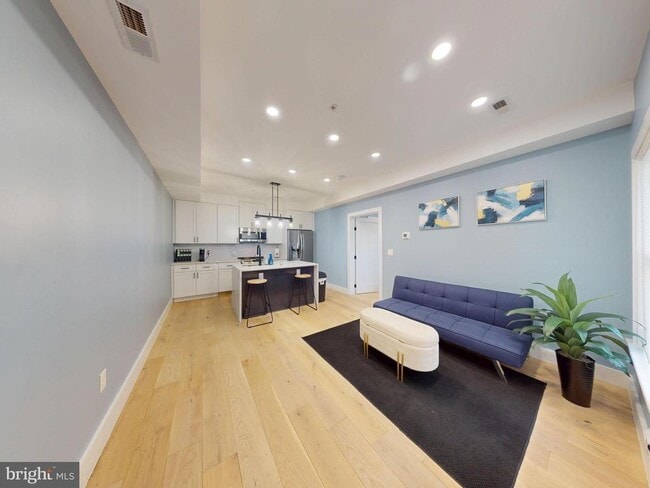 Building Photo - 927 Kennedy St NW Unit 303 Rental