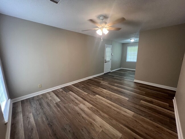Photo - 3 bedroom 1 bathroom off Kicker Rd