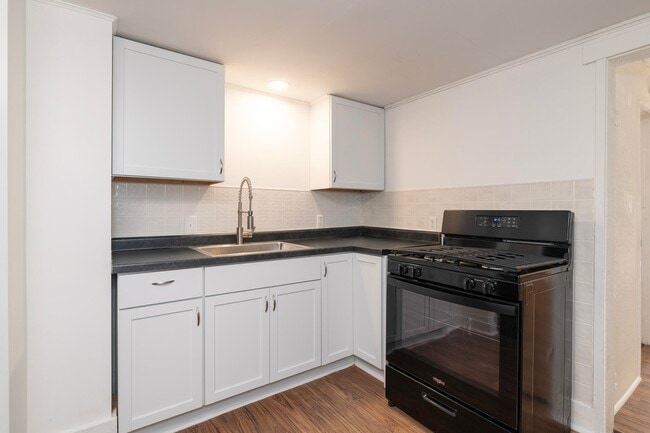 Building Photo - 1221 Wells Pl Unit 2