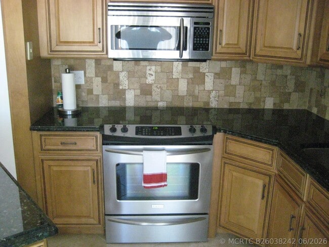 Building Photo - 3900 SE County Line Rd Unit 24d