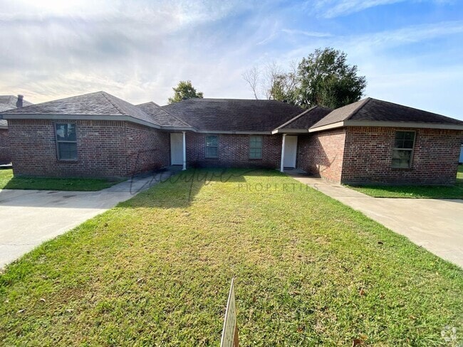 Building Photo - 193 Gilmore Rd Unit 1 Rental