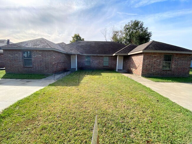 Building Photo - 193 Gilmore Rd Unit 1 Rental