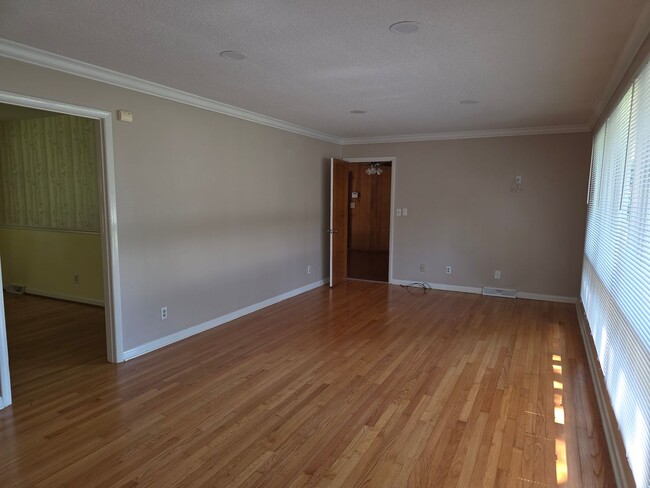 Photo - 3322 Hart St NE